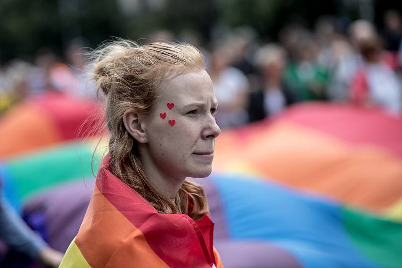 Průvod hrdosti gayů, leseb, bisexuálů, translidí (LGBT) Prague Pride prošel Prahou.