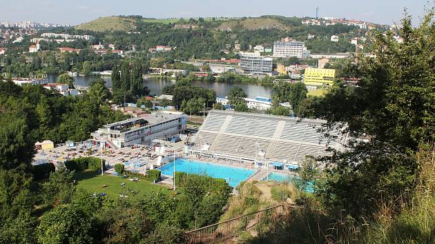 Plavecký bazén v Podolí.