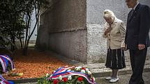 Památku oběti politických procesů Milady Horákové si lidé připomněli 27. června ve věznici na pražské Pankráci, kde byla před 65 lety popravena.
