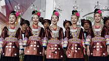 Na pražském Ovocném trhu odstartoval VII. ročník Mezinárodního folklorního festivalu Pražský jarmark. Na snímku soubor Guizhou Folk Art Group z Číny.