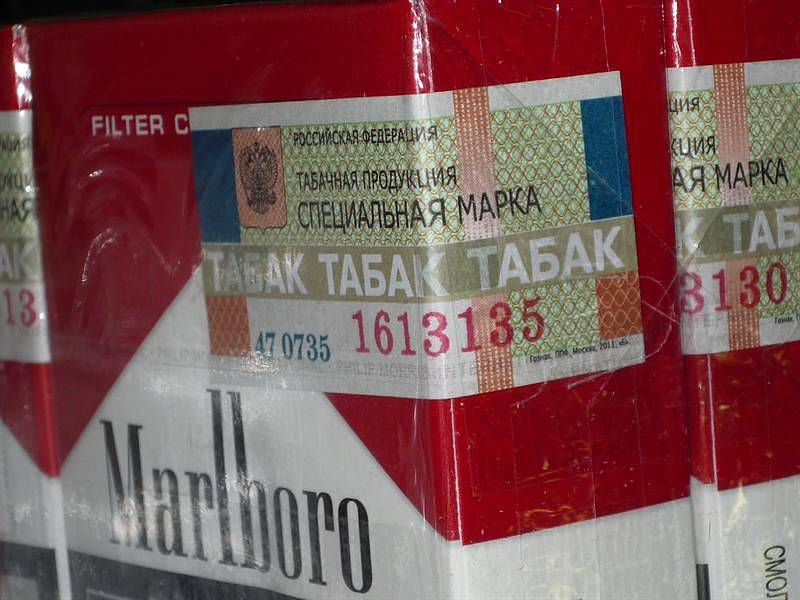 Pašované cigarety celníci objevili v v dodávce i ve vlaku