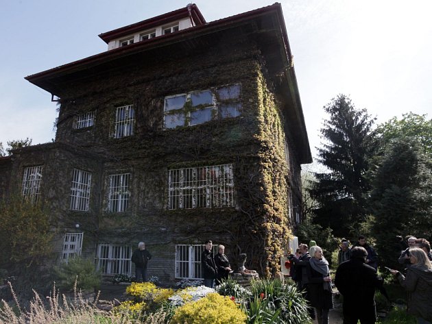 Prague will for the first time open the villa of Karel Čapek. The guides  will only be a few