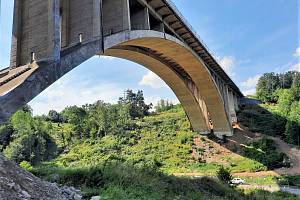 Most Šmejkalka na dálnici D1.