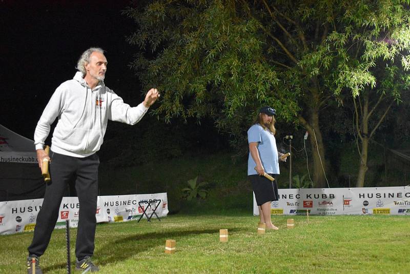 Parta Husinec Kubb se zapsala do České knihy rekordů, sportovní disciplínu "kubb" hrála nonstop 24 hodin.