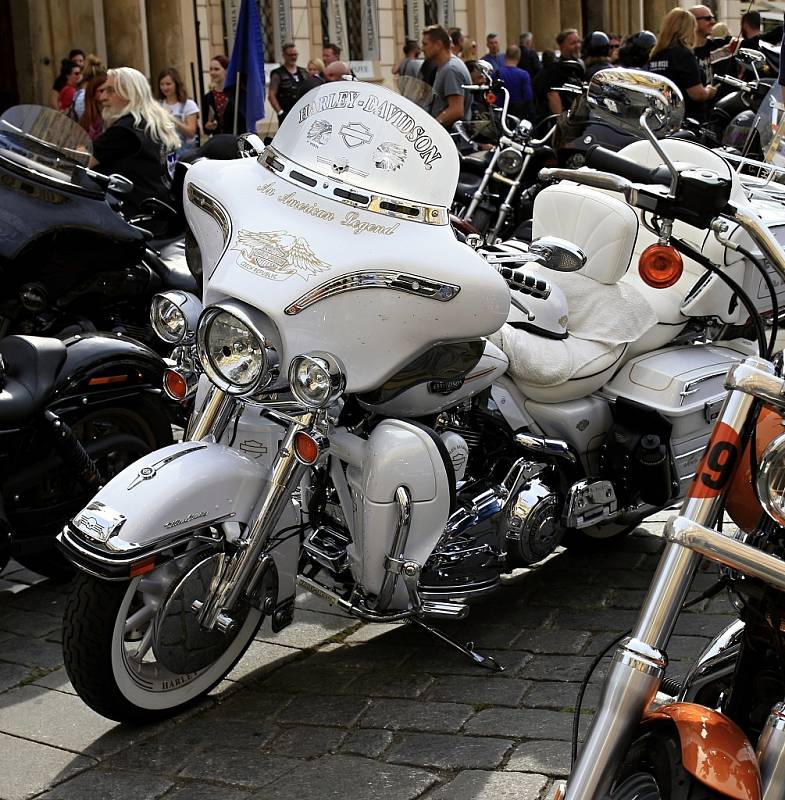 Spanilá jízda v rámci Prague Harley Days 2016.