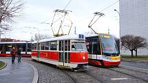 Historická tramvaj Tatra T1 vyjela v Praze na lince číslo 2 do běžného provozu.