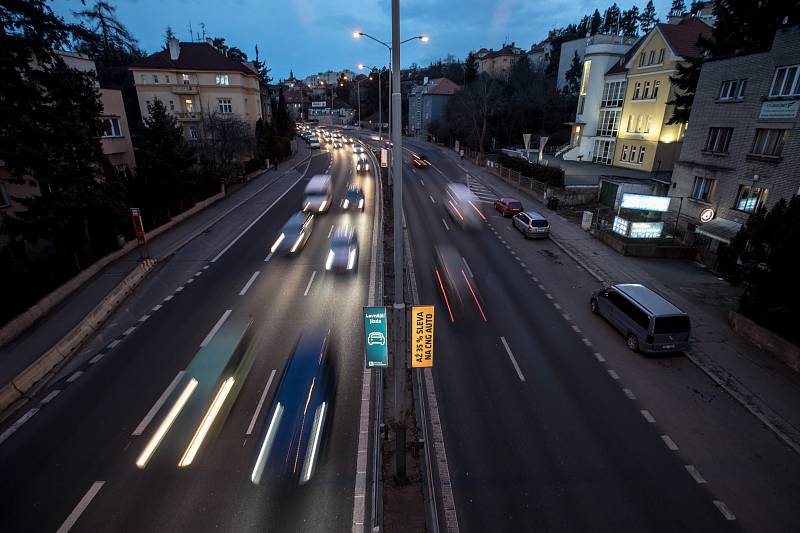 Doprava v ulici V Holešovičkách. 