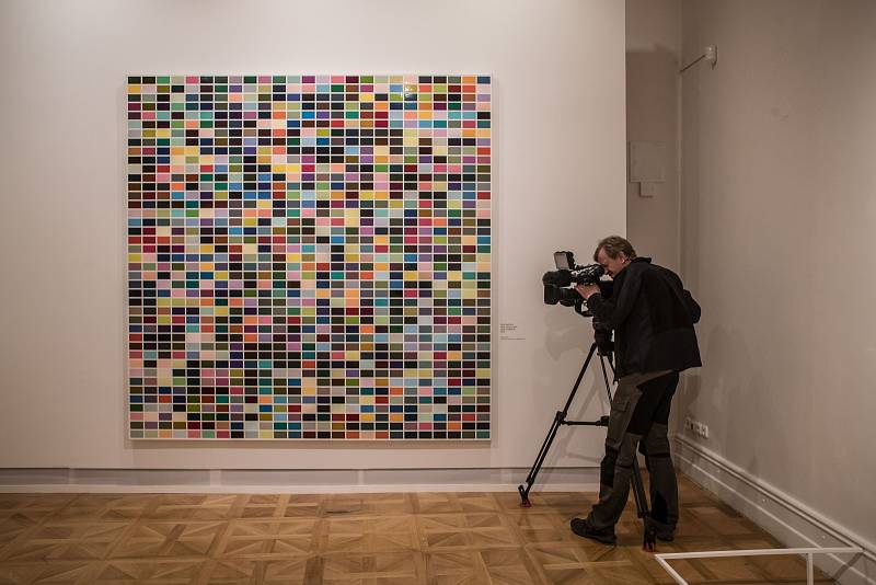 Národní galerie představila 25. dubna v Praze výstavu prací německého malíře Gerharda Richtera. Retrospektivní přehlídka bude přístupná v paláci Kinských do 3. září.