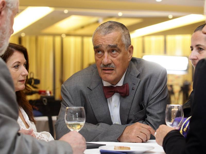 TOP 09 v pražském hotelu Dorint Don Giovanni čeká na výsledky voleb. Na snímku Karel Schwarzenberg.