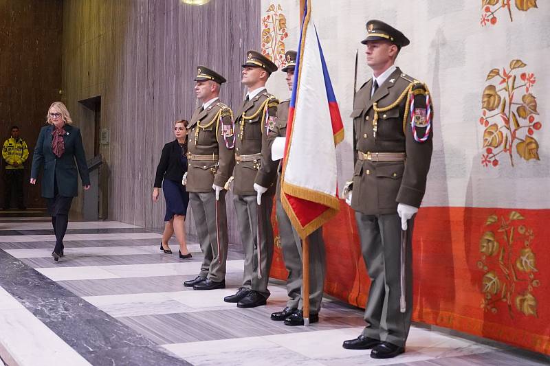 Slavnostní nástup příslušníků armády po návratu ze zahraniční operace Air Policing v Litvě.