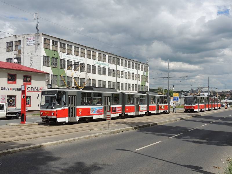 Tramvaj KT8D5 byla do provozu s cestujícími poprvé uvedena 1. července 1986.