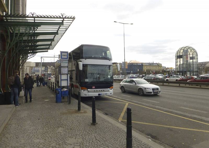 Stání autobusu a hl. nádraží