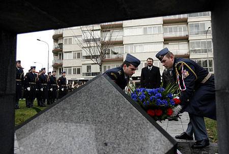  Praze 6 na Náměstí Svoboty si veteráni připomněli památku padlých letců 2. světové války. 