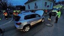 Dopravní nehoda v ulici Na Kačerově 20. ledna 2023.