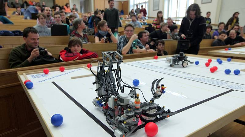 Finále pátého ročníku ROBOSOUTĚŽE 2013.