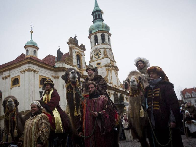 Tradiční Tříkrálový průvod 5. ledna na pražských Hradčanech.
