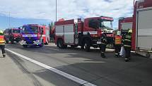 Hasiči zasahovali u nehody několika kamionů na Pražském okruhu.