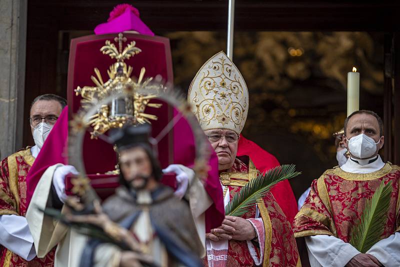 Svatojánské procesí prošlo 15. května centrem Prahy přes Karlův most v rámci 13. ročníku Svatojánských slavností Navalis a 300. výročí od blahořečení nejznámějšího českého světce a patrona lidí od vody Jana Nepomuckého.