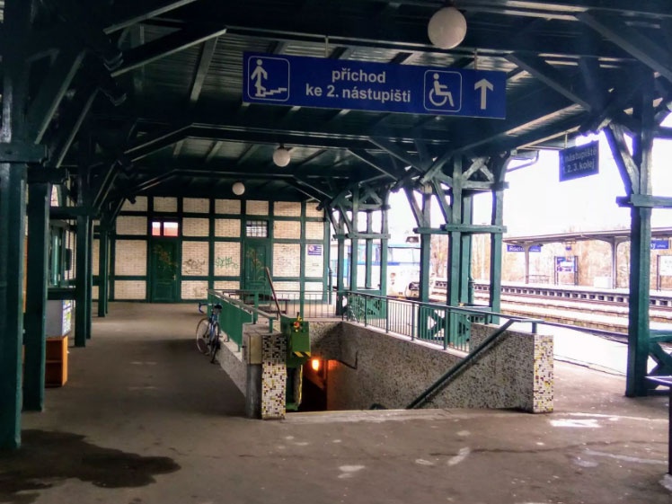 V Roztokách u Prahy začne modernizace stanice. Projekt se prodraží -  Rakovnický deník