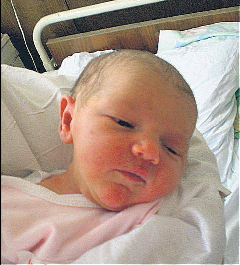 Karolína Dvořáková; 31. 10. 2009, 52 cm, 3980 g; Fakultní nemocnice Na Bulovce