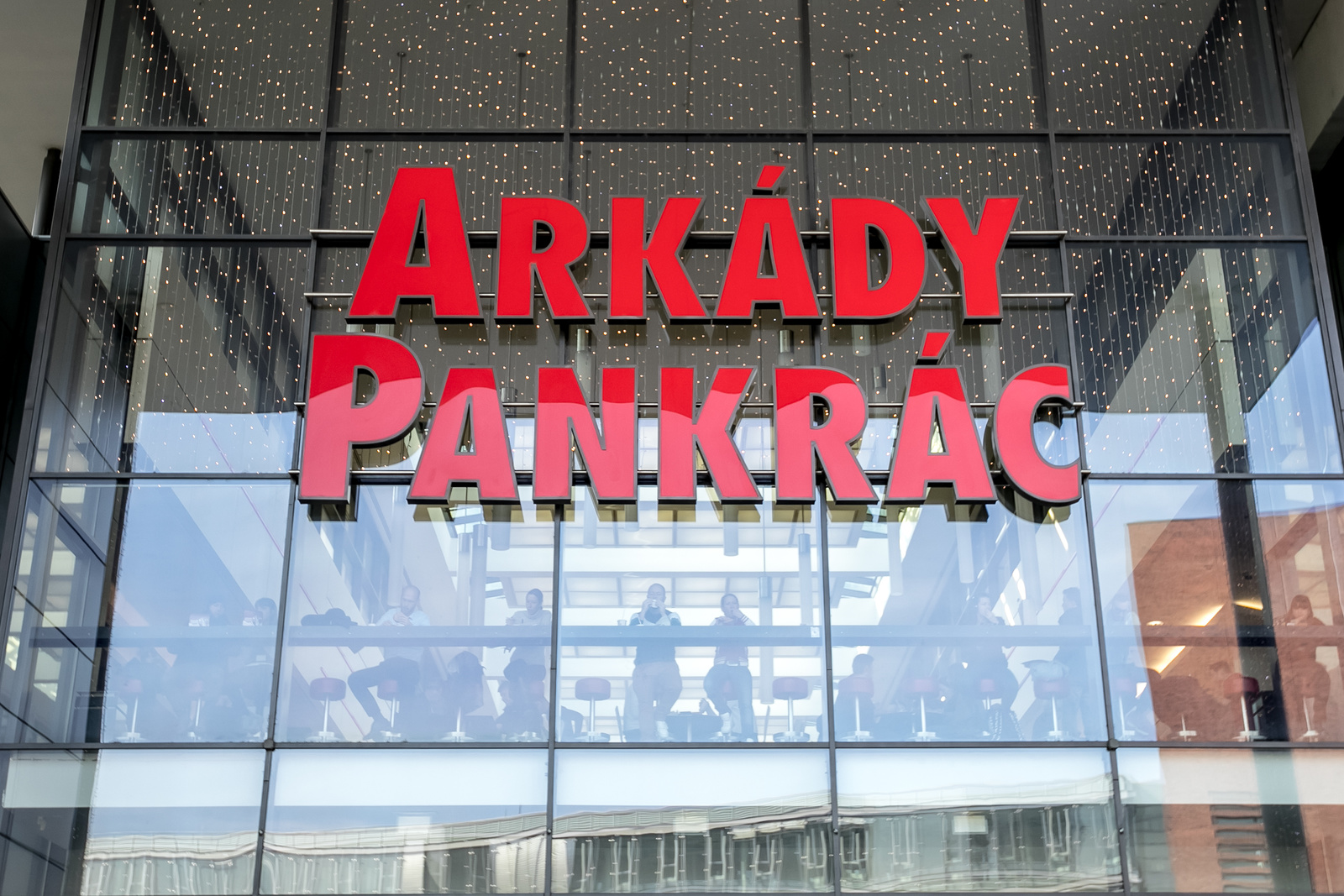 Obchodní centra lákají na nové restaurace, box či medúzárium - Pražský deník