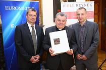 Bible Reynek: kniha pro fajnšmekry. Její cena činí přes 60 tisíc korun a jeden z výtisků obdržel také kardinál Dominik Duka.