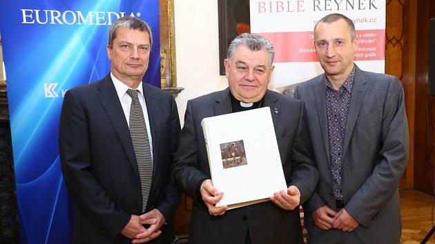 Bible Reynek: kniha pro fajnšmekry. Její cena činí přes 60 tisíc korun a jeden z výtisků obdržel také kardinál Dominik Duka.