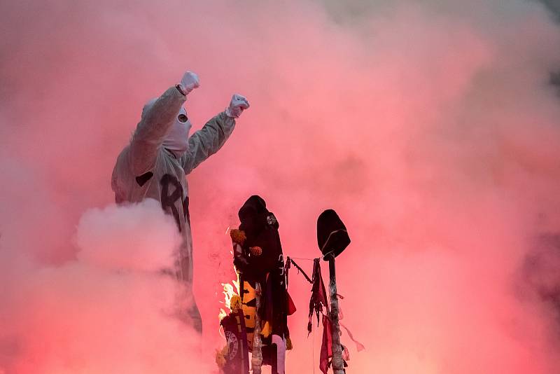 Zápas 28. kola Fortuna ligy mezi Sparta Praha a Slavia Praha, hraný 14. dubna v Praze v Sinobo stadium. fanoušci Slavie