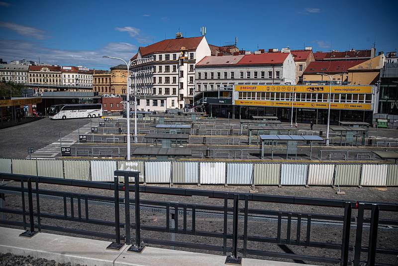 Novináři si mohli prohlédnout zrekonstruovaný Negrelliho viadukt v centru Prahy 29. května 2020. Na snímku autobusové nádraží Florenc.