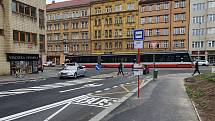 Autobusová linka staví v ulici Siwiecova. Zastávka Viktoria Žižkov je konečná.