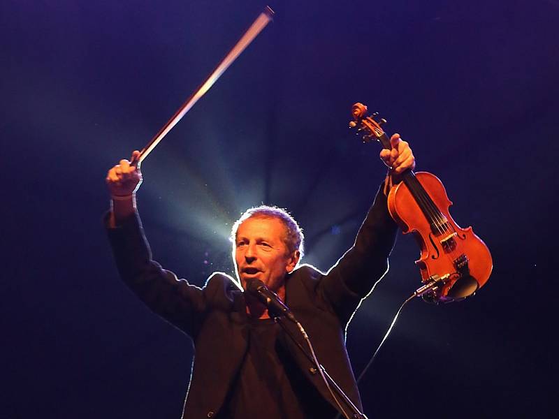 Karel Holas - houslista, zpěvák, kytarista hudební skupiny Čechomor.