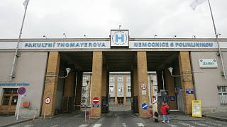 Čtyři sestřičky z Thomayerovy nemocnice se nakazily koronavirem. Dvě od  pacienta - Pražský deník