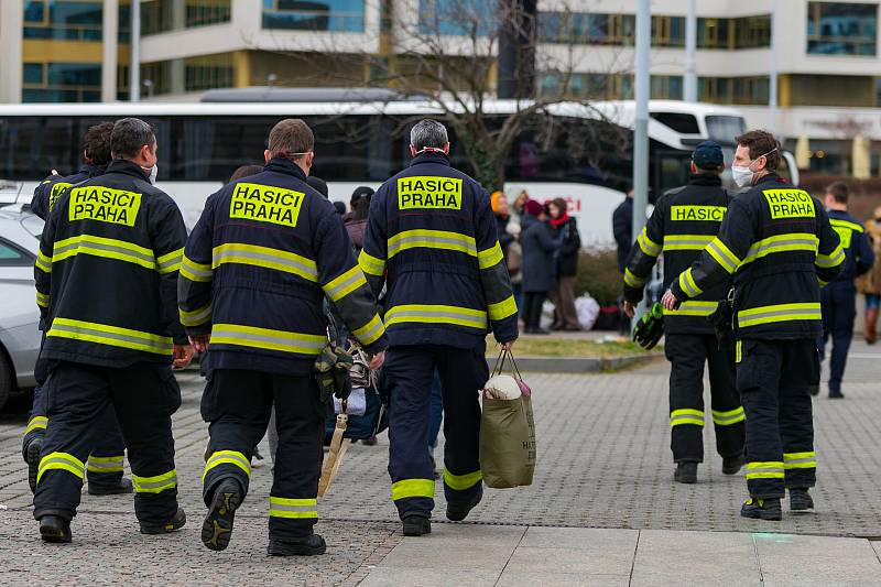 Kongresové centrum Praha 7. března 2022 - převoz uprchlíků z Ukrajiny z kapacitních důvodů do jiných zařízení mimo Prahu.