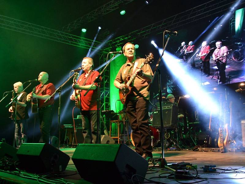 Evergreen Tour 2015 v pražské Lucerně: Rangers Band.