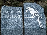 Základní stavební kámen nového pavilonu exotických ptáků v pražské zoo - Rákosova pavilonu.