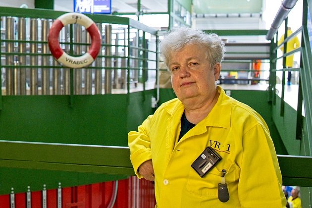 Předsedkyně SÚJB Drábová při otevření reaktoru na FJFI ČVUT.