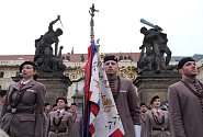 Ze slavnostní střídání hradní stráže se sokoly při příležitosti Památného dne sokolstva.