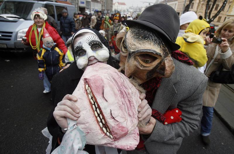 Spolek břevnovských živnostníků a Městská část Praha 6 uspořádali 20. února 2009 15. masopustní maškarní průvod Carneval v Rio de Břevnov.