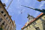 Na Staroměstském náměstí v Praze byla 4. června 2020 vztyčena replika mariánského sloupu ze 17. století.