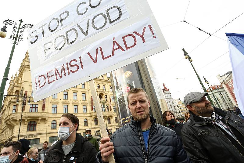 Demonstrace proti vládním opatřením na boj proti epidemii se na náměstí Republiky konala ve středu 28. října 2020.