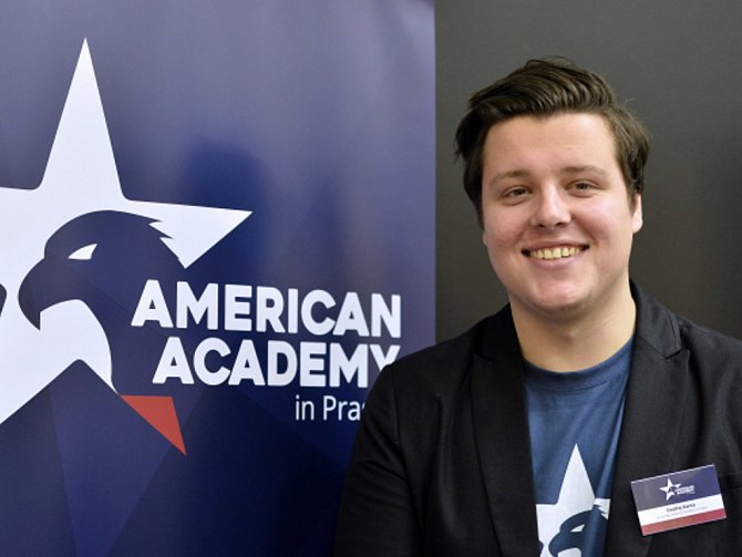 Ondřej Kania na tiskové konferenci ke dni otevřených dveří otevřených dveří American Academy.