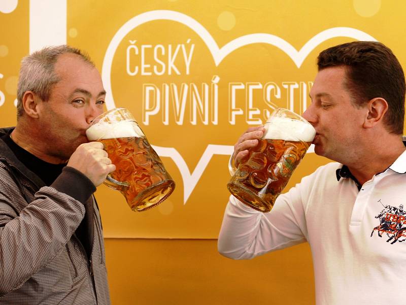 Na Letenské pláni začal Český pivní festival.