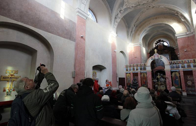 Pražská vlastivěda - klášter na Slovanech neboli v Emauzích. Celková prohlídka zahrnovala návštěvu ambitu s gotickými freskami, refektáře a kostela Panny Marie, sv. Jeronýma a slovanských patronů.