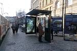 Nový přístřešek MHD na Palackého náměstí v majetku firmy JCDecaux.