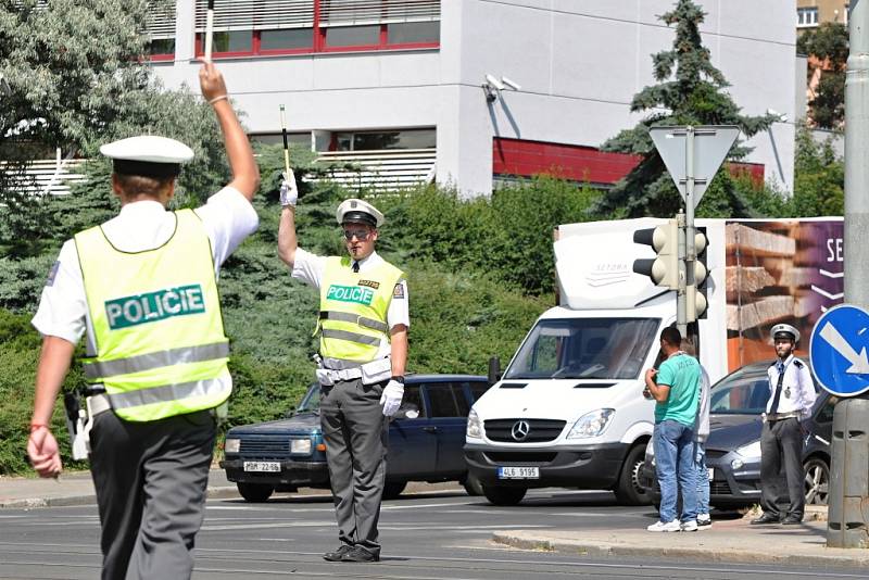 Pražská policie uspořádala ve středu 18. června 2014 již 15. ročník soutěže dopravních policistů v řízení křižovatek „O nejlepšího regulovčíka Krajského ředitelství policie hlavního města Prahy“.