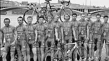 Rudé komando. Čtrnáctka cyklistů Sparty se v domácím silničním pelotonu neztratí.