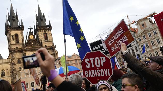 Protest za obranu demokracie v Praze.