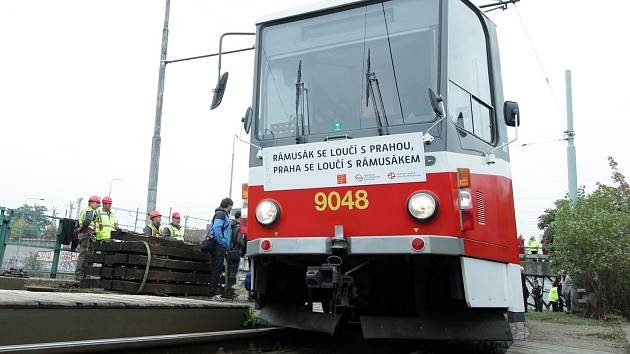 Praha se loučila s mostem Rámusákem.