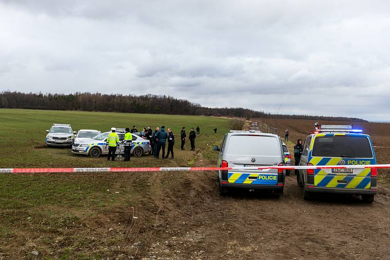 Policejní honička se střelbou na rozhraní Prahy a STC u Horoměřic