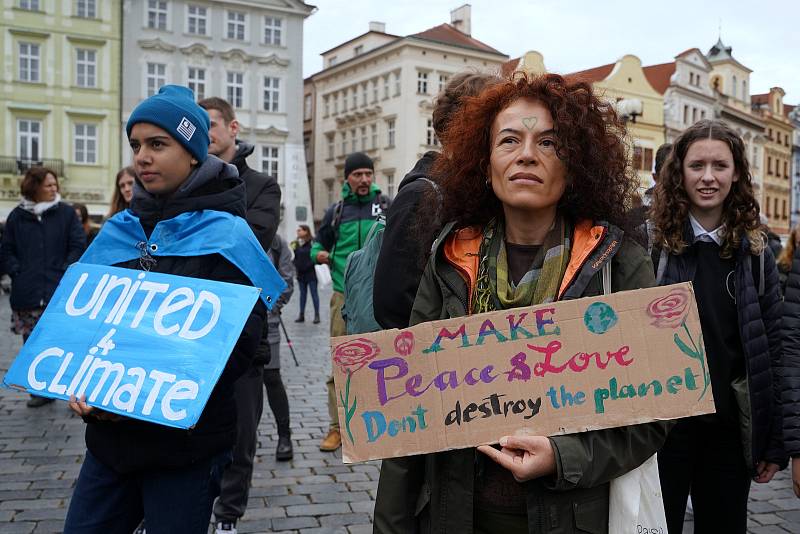 Východoevropská stávka za klima na Staroměstském náměstí v Praze v režii studentského ekologického hnutí Fridays for Future.